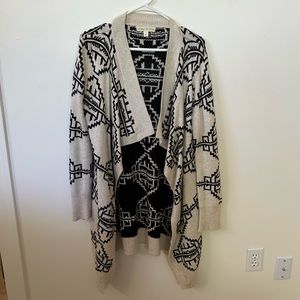 Staring at Stars long knit cardigan. Size L. Cream and black color.